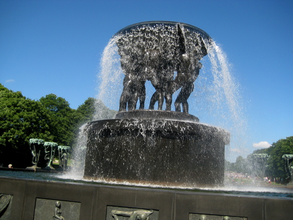 IMG_1465.JPG: Fontein in het Vigeland park.