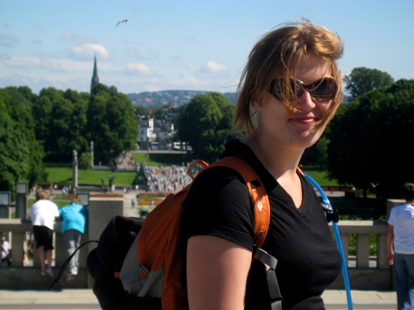 IMG_1468.JPG: Julia in het Vigeland park..