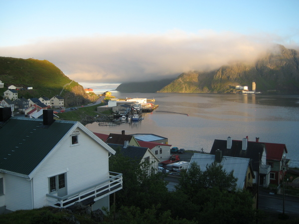 IMG_1652.JPG: Uitzicht over Honnigsvåg om 2 uur s'nachts.